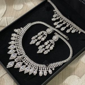 Silver crystal necklace Set